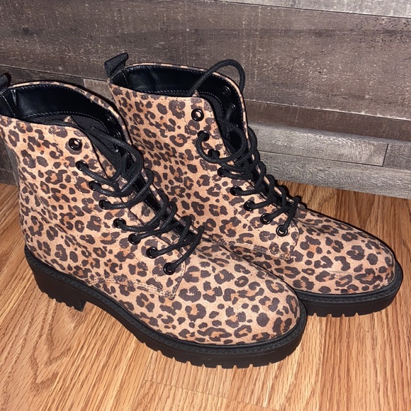 NWOT Forever 21 Leopard boots - Picture 2 of 9